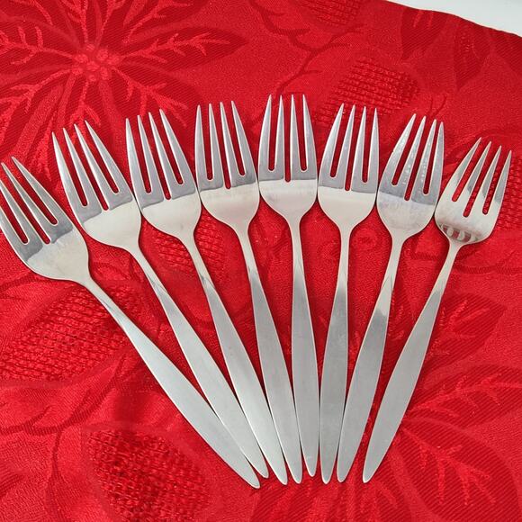 8X SF Oneida Oneidacraft Deluxe Stainless Wintersong Salad Forks - Picture 2 of 13